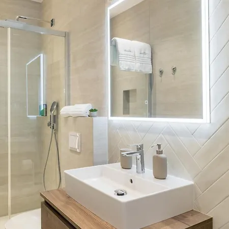 Apartments De Luxe Adriatic 1 & Adriatic 2 *